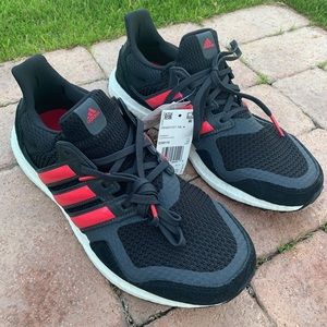 NWT ADIDAS Women’s Ultraboost S&L Size 9